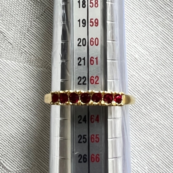 Set of 3 AVON 'Faux Jewelled' Rings - Picture 4 of 6